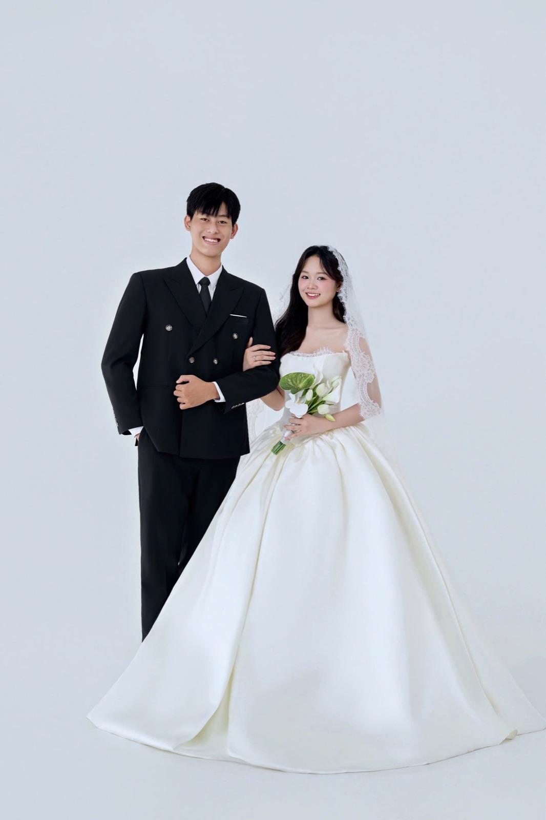 Ảnh cưới Văn Đồng và Thu Uyên